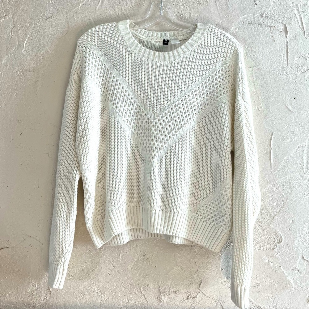 Divided White Sweater Size Small
